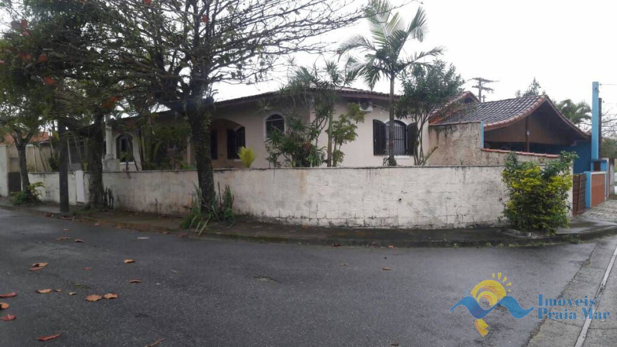 Casa para venda no bairro Belmira Novaes em Peruíbe