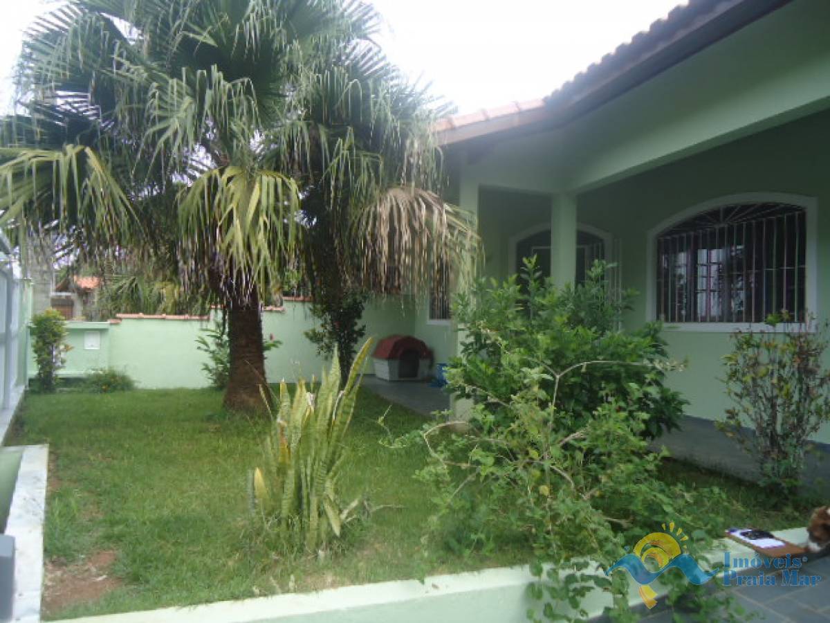 Casa para venda no bairro Belmira Novaes em Peruíbe