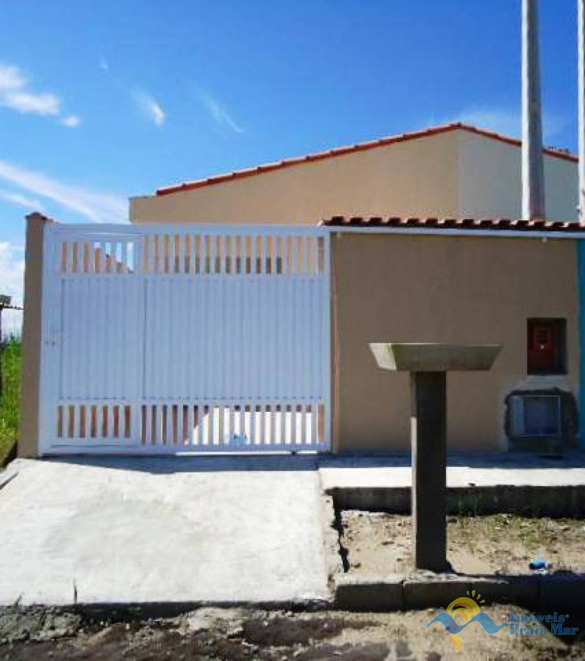 Casa para venda no bairro Jardim Imperador em Peruíbe