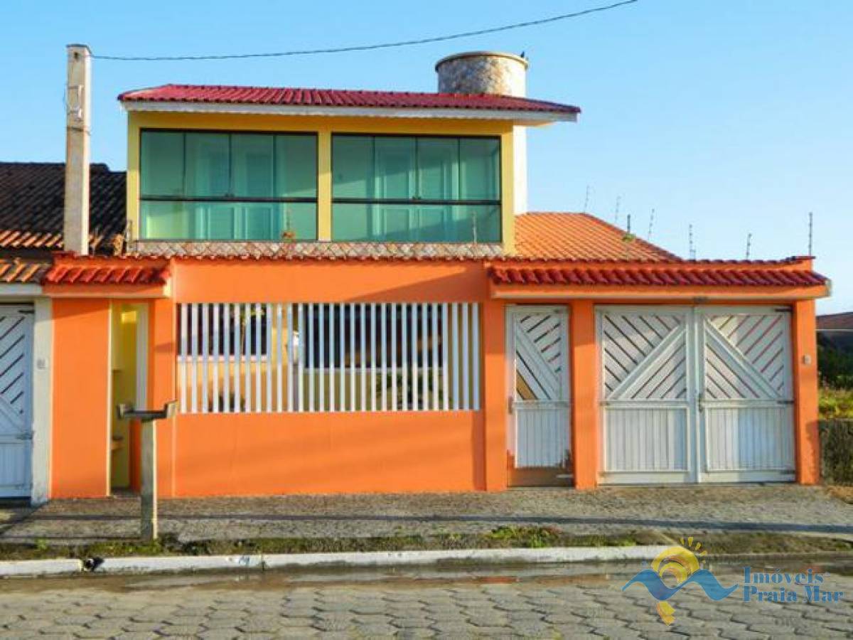 Casa para venda no bairro Belmira Novaes em Peruíbe