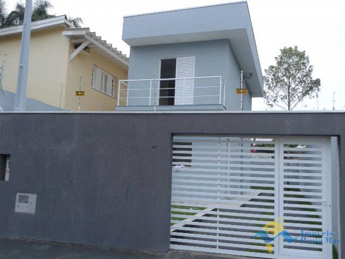 Casa para venda no bairro Jardim Veneza em Peruíbe