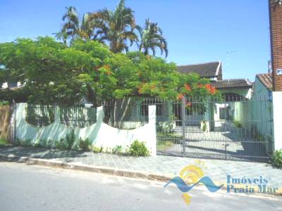 Casa para venda no bairro Centro em Peruíbe