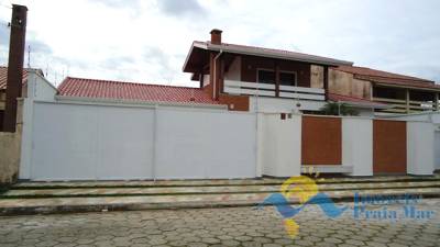 Casa para venda no bairro Jardim Márcia em Peruíbe