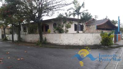 Casa para venda no bairro Belmira Novaes em Peruíbe