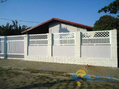 Casa para venda no bairro Stella Maris em Peruíbe