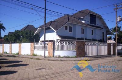 Casa para venda no bairro Centro em Peruíbe