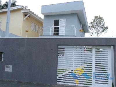 Casa para venda no bairro Jardim Veneza em Peruíbe